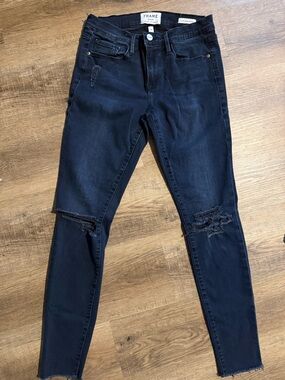NWOT FRAME Distressed Skinny Jeans